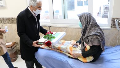 تصویر از عیادت مدیرعامل بیمارستان مهر جناب آقای دکتر طیبی از بیماران بیمارستان امید
